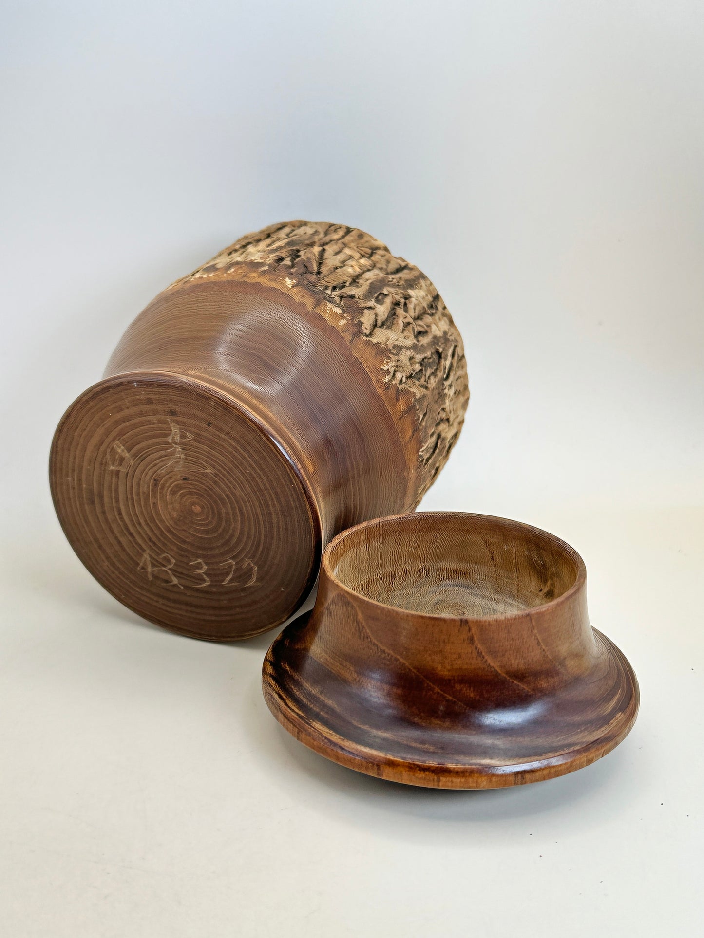 TB94 - Boîte à thé en bois de Paulownia Itto-bori 一刀彫 茶筒