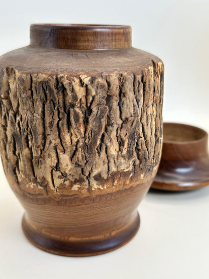 TB94 - Boîte à thé en bois de Paulownia Itto-bori 一刀彫 茶筒