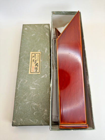 TB96 - Vase en laque de Shunkei-nuri 春慶塗