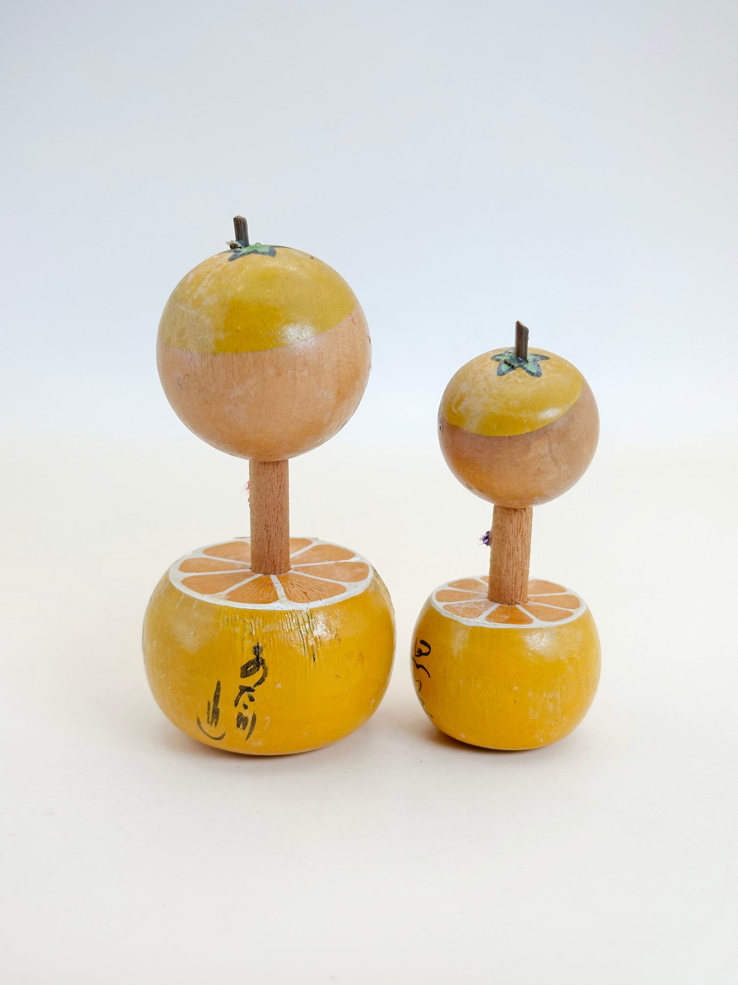 K05047 - Omiyage Mikan Kokeshi Shirahama 白浜町