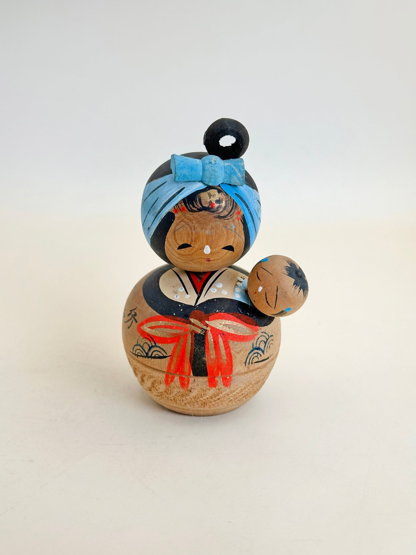 K10160 - Omiyage Kokeshi de Suigō Itako 水郷潮来