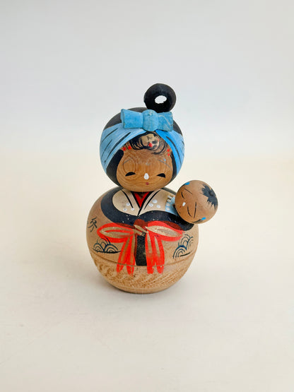 K10160 - Omiyage Kokeshi de Suigō Itako 水郷潮来