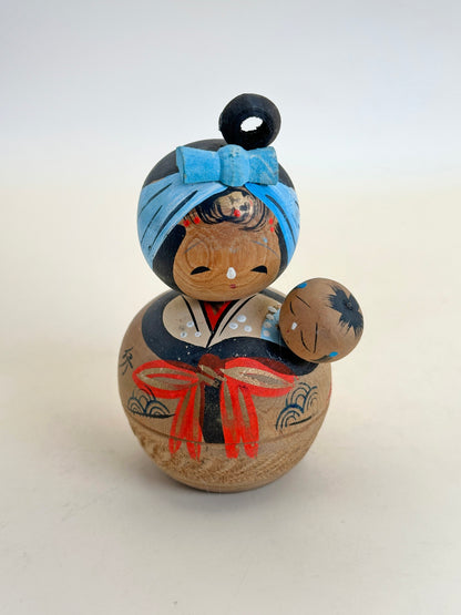 K10160 - Omiyage Kokeshi de Suigō Itako 水郷潮来