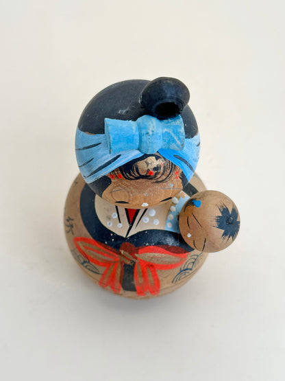 K10160 - Omiyage Kokeshi de Suigō Itako 水郷潮来