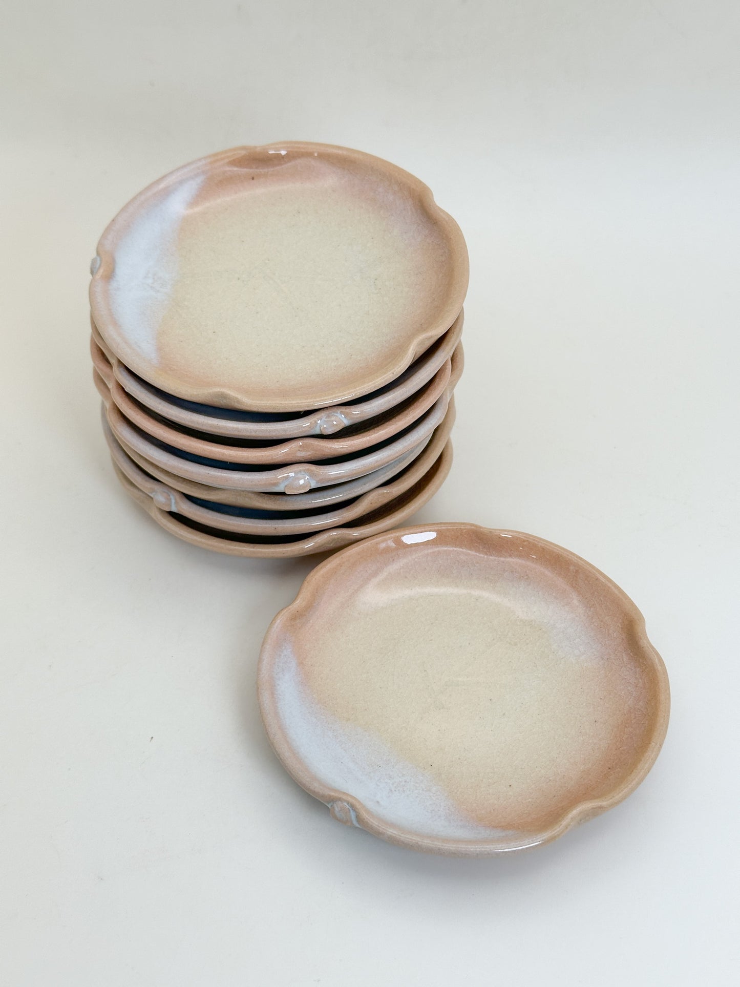 TB373 - Hagi-yaki plates by Tenpōzan 天鵬山