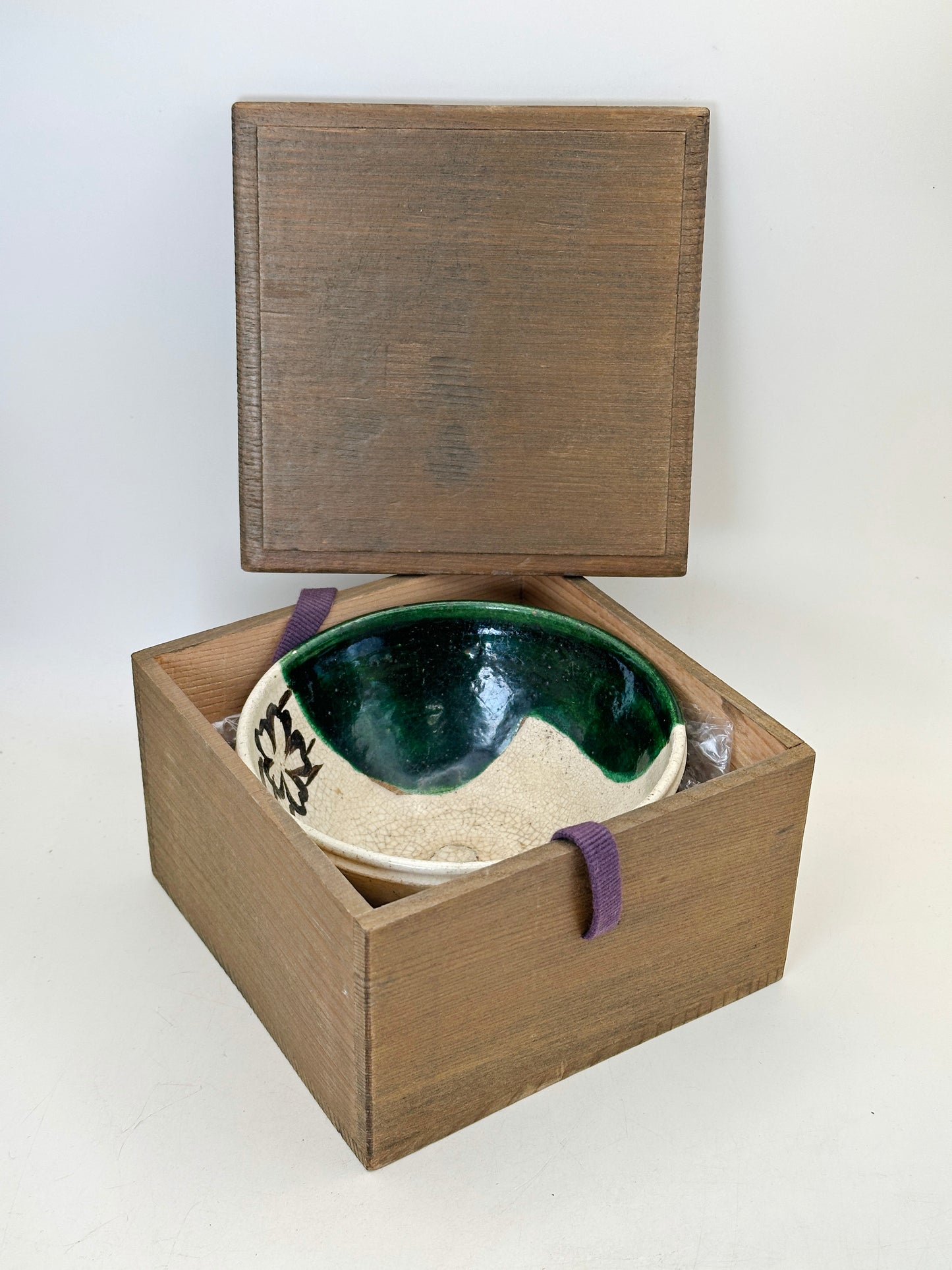 TC88 - Chawan Matcha Bowl of Oribe-yaki 織部焼