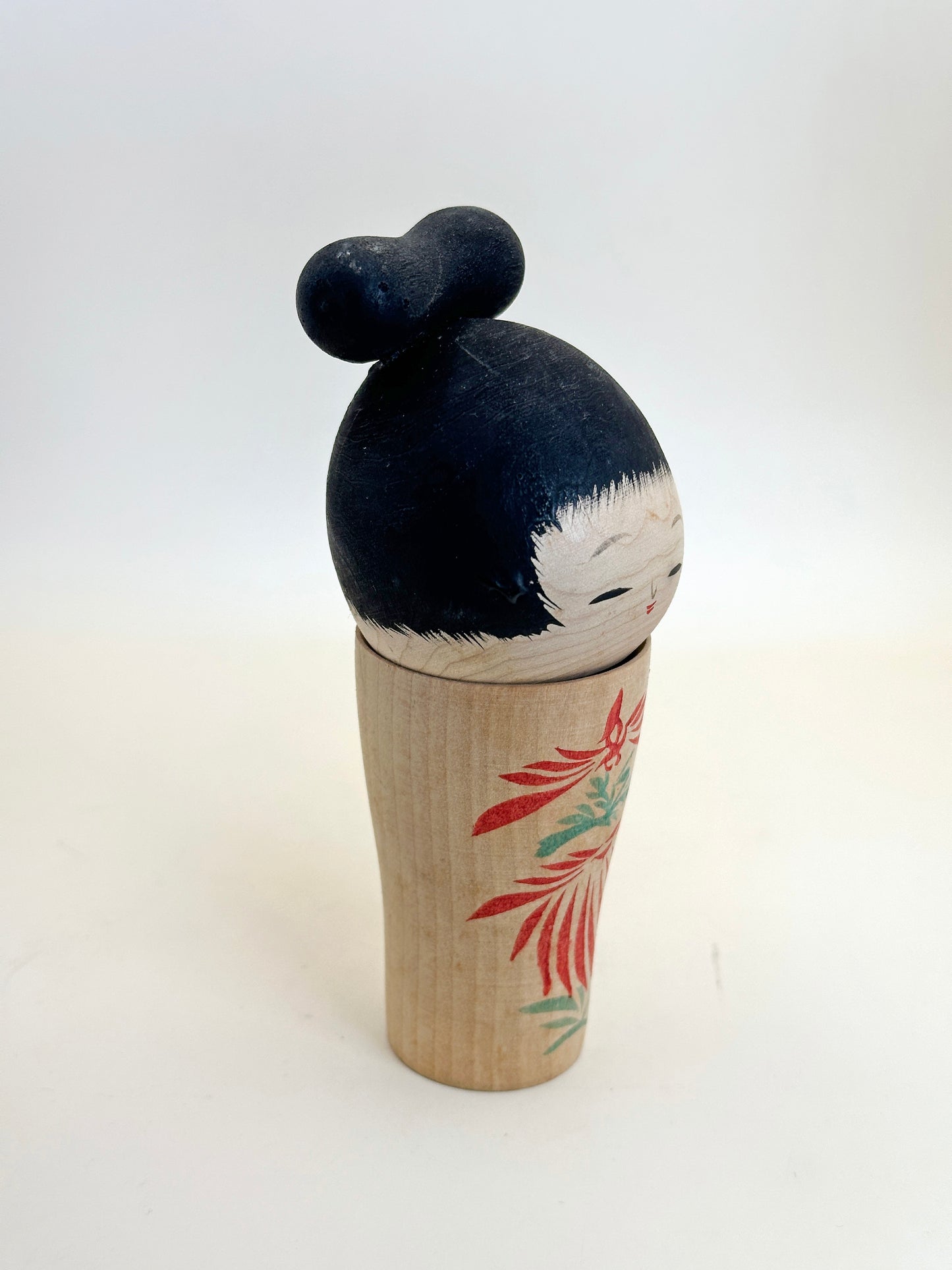 K15102 - Sosaku Shingata Kokeshi by Yoshio 良雄