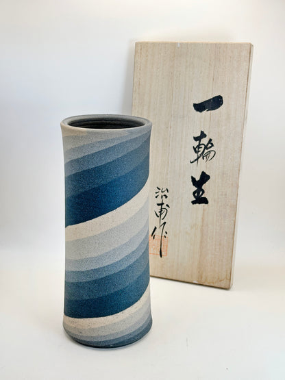 TB118 - Hasami-yaki Vase by Tatei Jiho 立井治甫