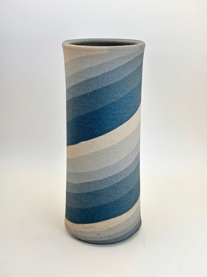 TB118 - Hasami-yaki Vase by Tatei Jiho 立井治甫