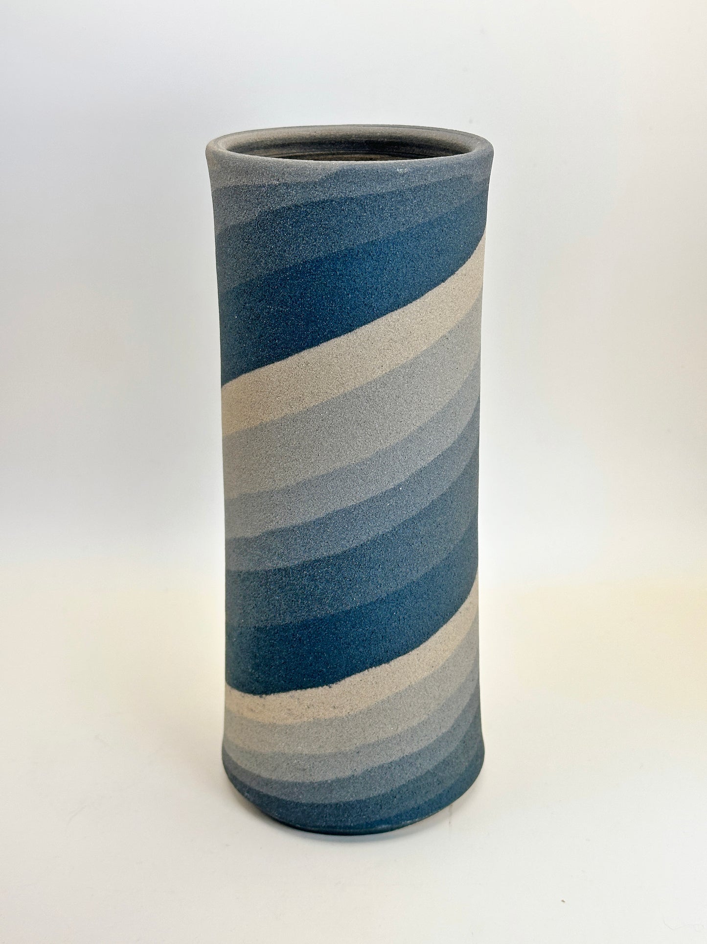TB118 - Hasami-yaki Vase by Tatei Jiho 立井治甫