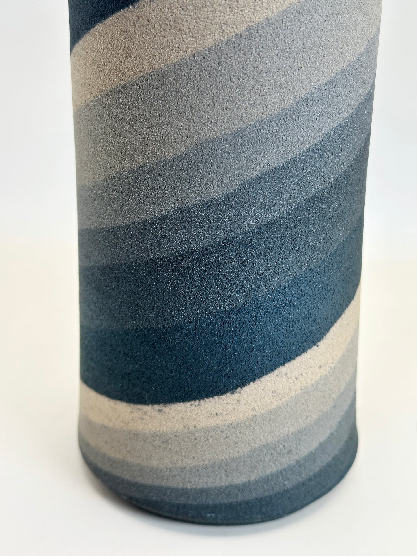 TB118 - Hasami-yaki Vase by Tatei Jiho 立井治甫