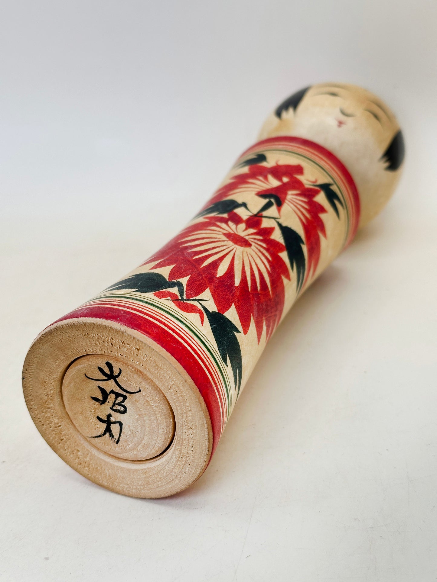 K25149 - Kokeshi Naruko par Chikara Onuma 大沼力