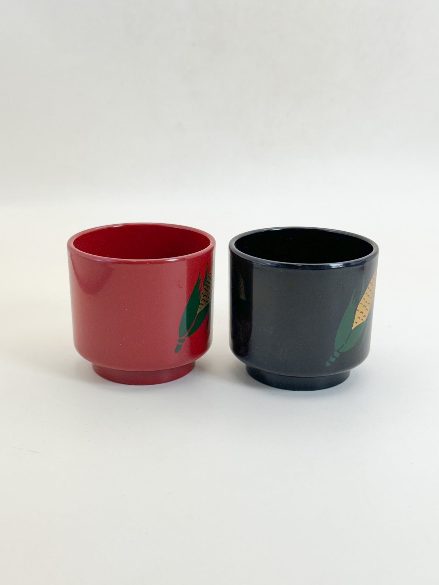 TB390 - Wajima-nuri sake cups 輪島塗