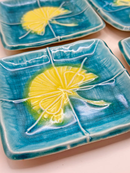TB121 - Service de petites assiettes à motif Ginkgo par Suisen 赤津焼 翠泉