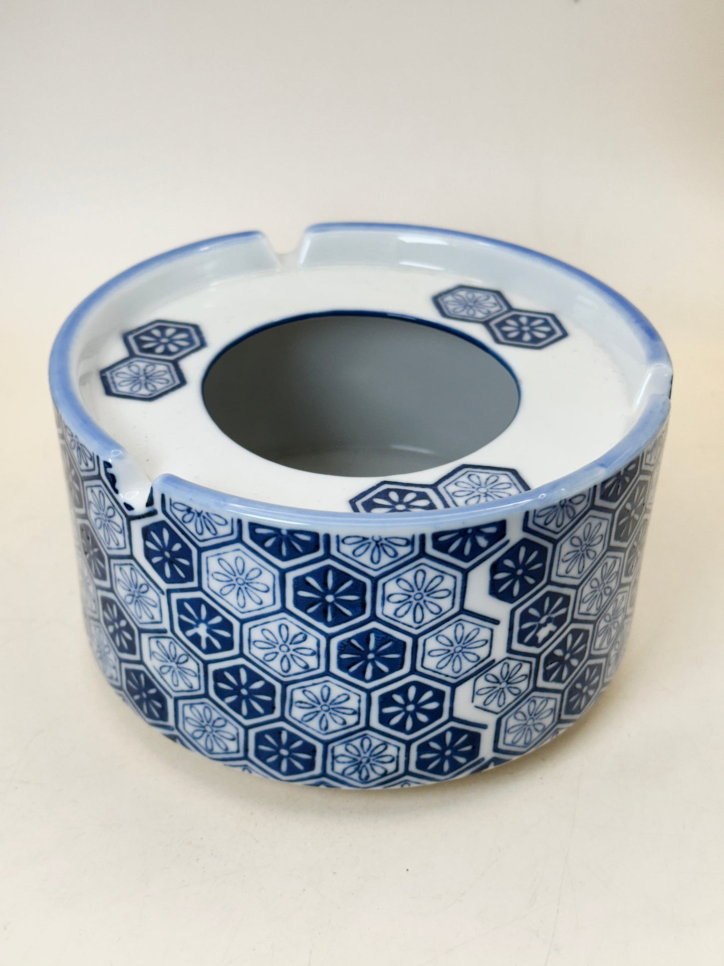 TB237 - Cendrier en porcelaine Arita-yaki 有田焼