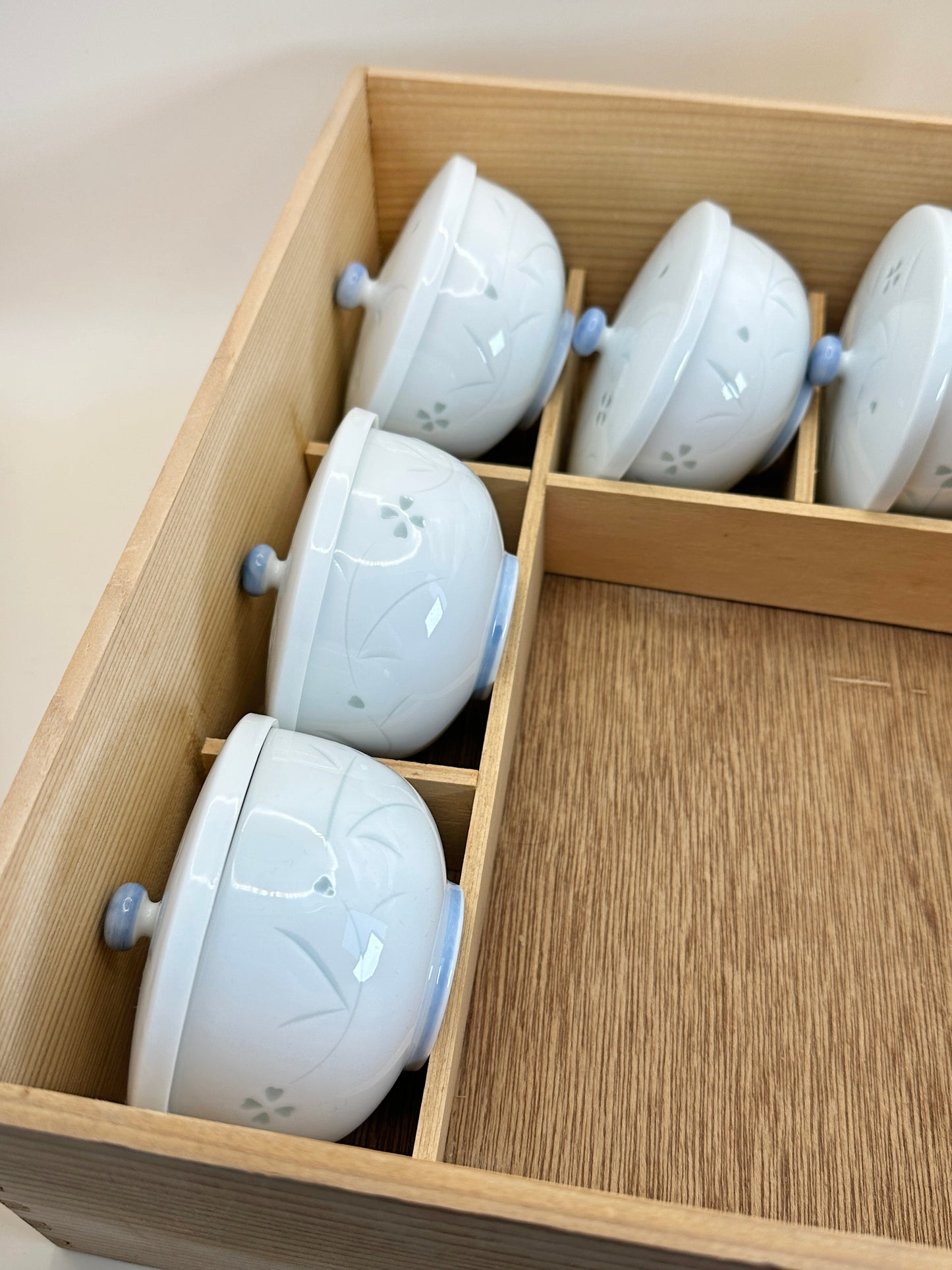 TB122 - Lidded Porcelain Tea Cup Set by Kōzan-gama 幸山窯