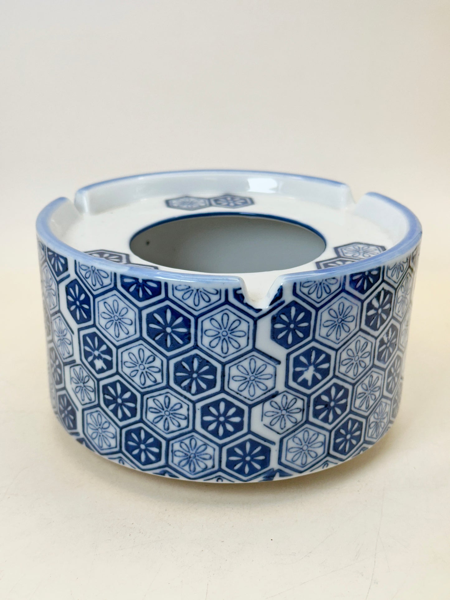 TB237 - Cendrier en porcelaine Arita-yaki 有田焼