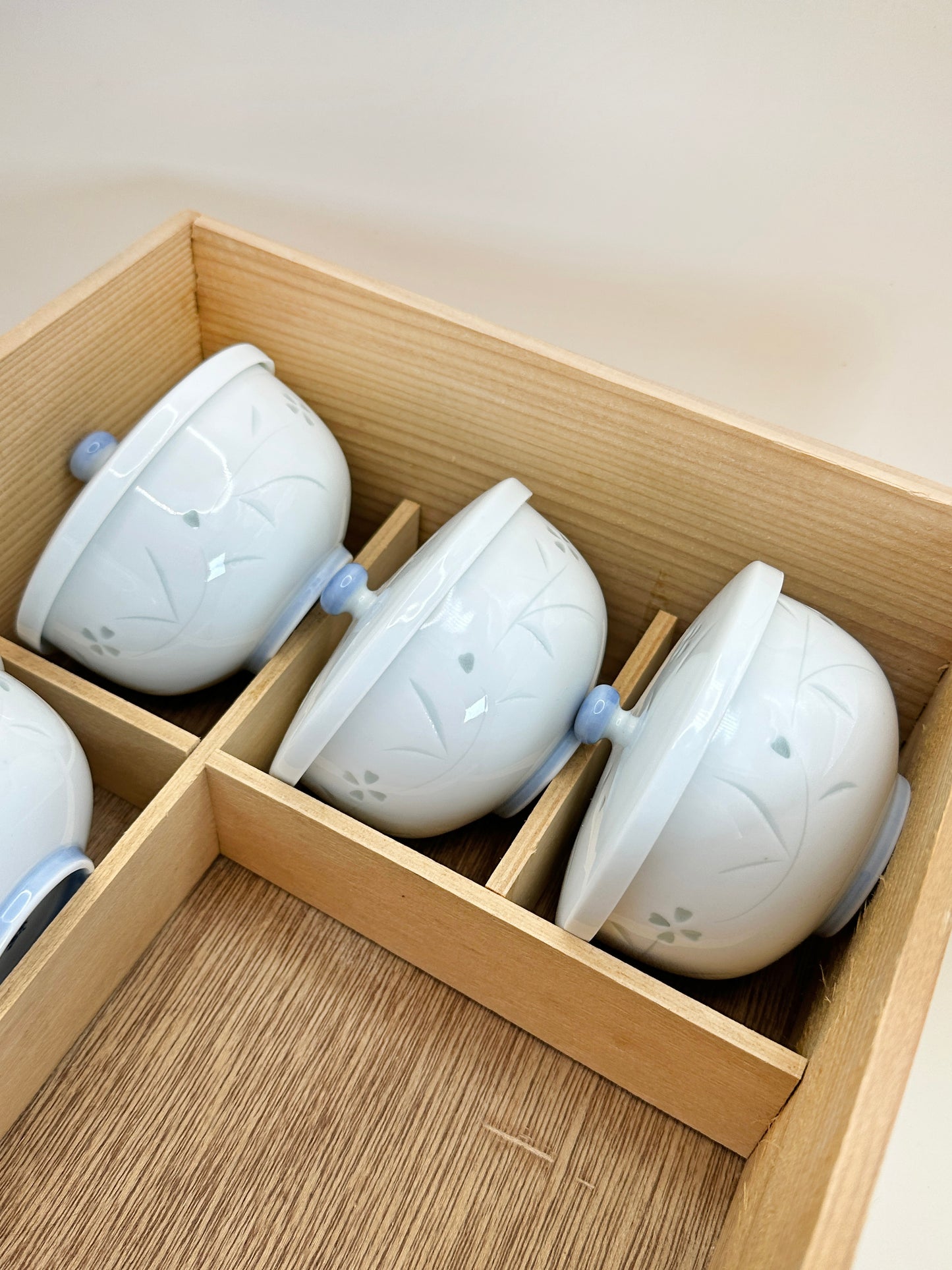 TB122 - Lidded Porcelain Tea Cup Set by Kōzan-gama 幸山窯