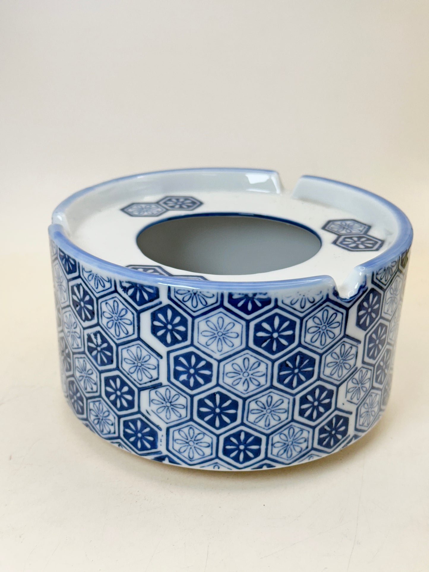 TB237 - Cendrier en porcelaine Arita-yaki 有田焼