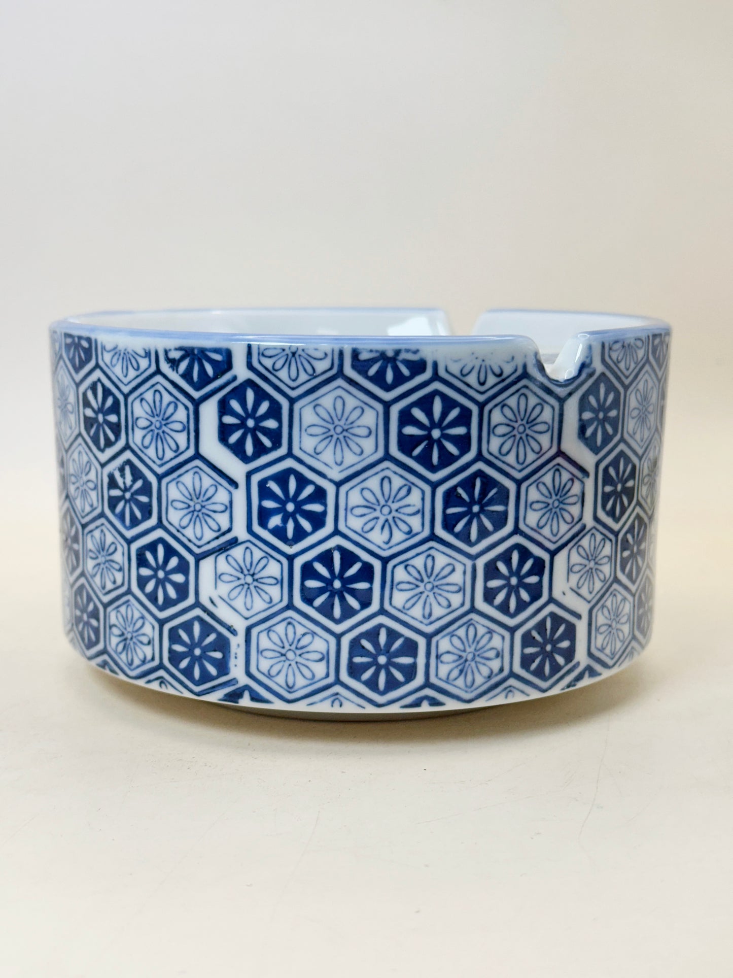 TB237 - Cendrier en porcelaine Arita-yaki 有田焼
