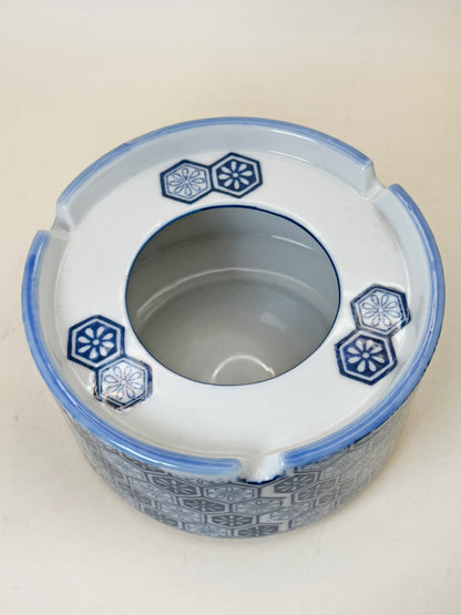 TB237 - Cendrier en porcelaine Arita-yaki 有田焼