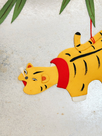 SHP199 - Shikishi card of Tiger Hariko no Tora 張子虎