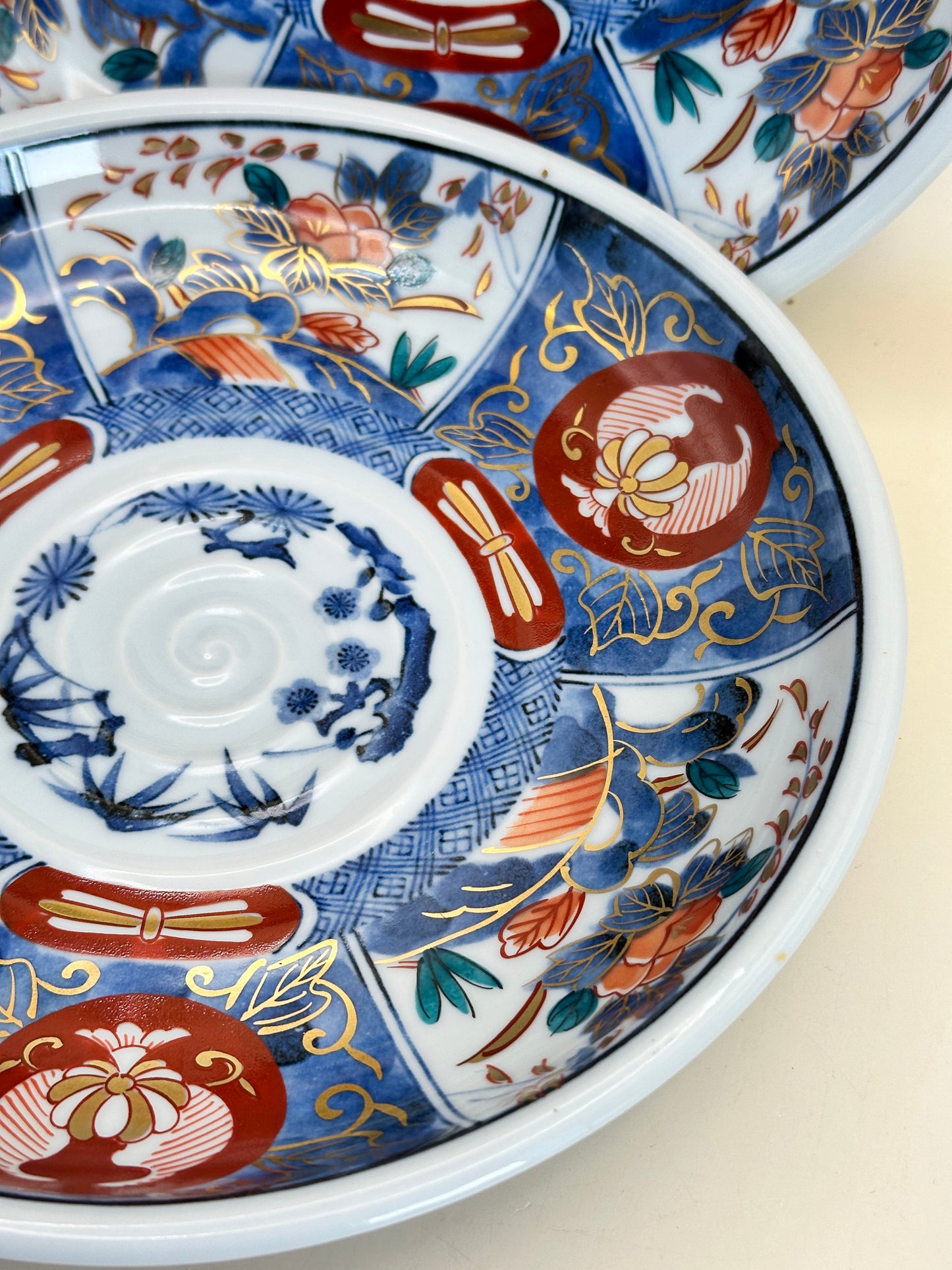 TB124 - Arita ware plates by Ryūhō Kiln 龍峰窯