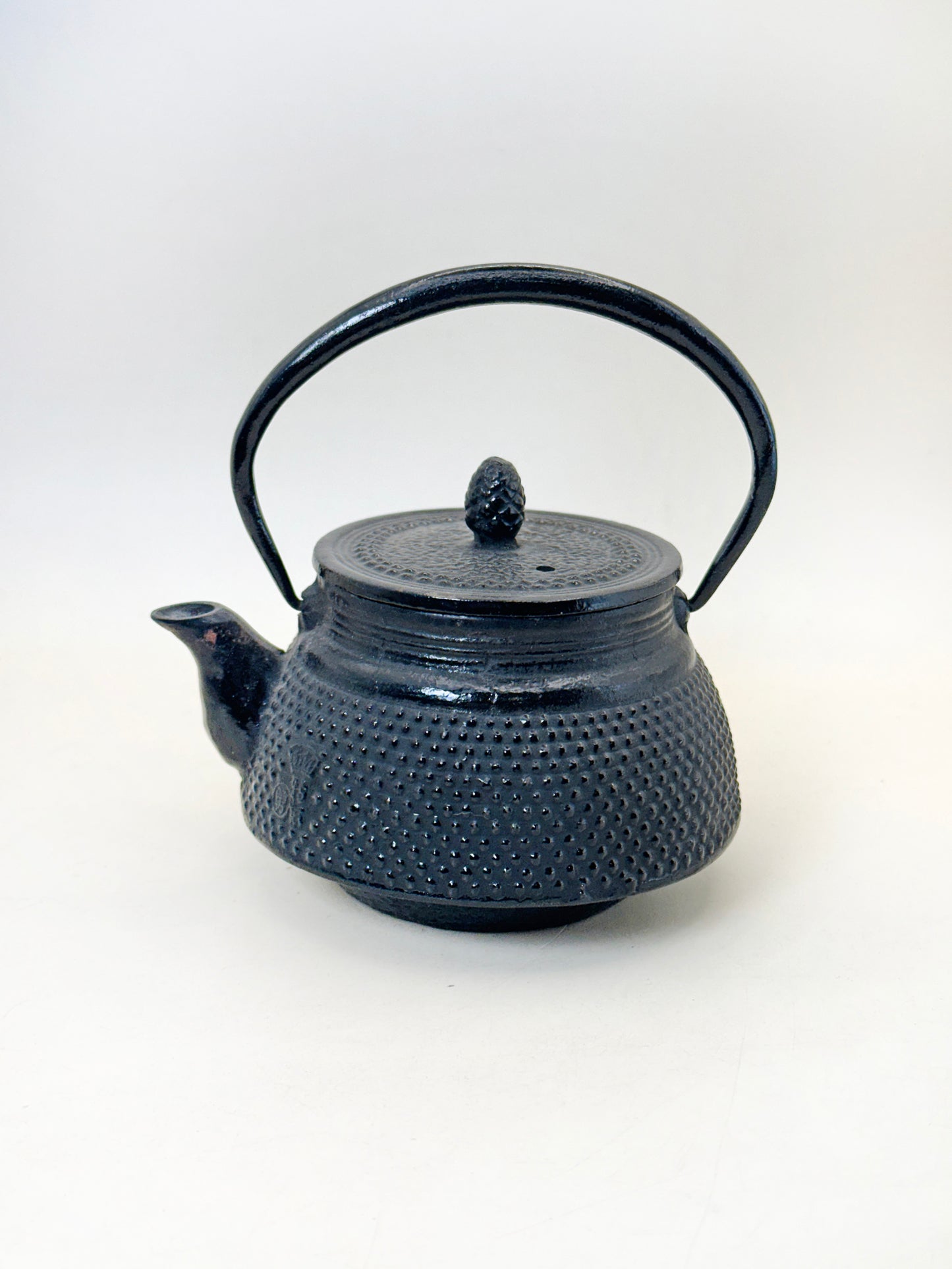 TC92 - Nanbu Tekki Cast Iron Teapot 南部鉄器