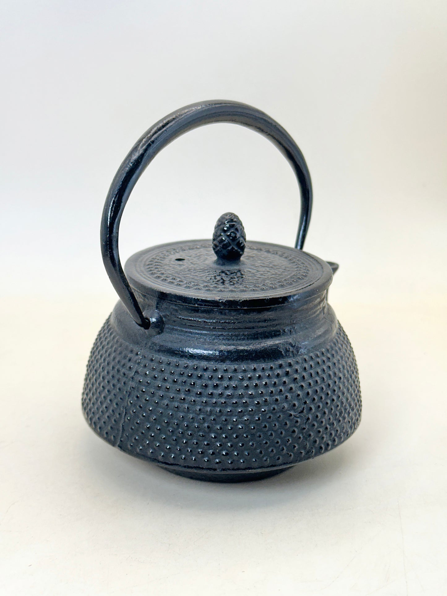 TC92 - Nanbu Tekki Cast Iron Teapot 南部鉄器