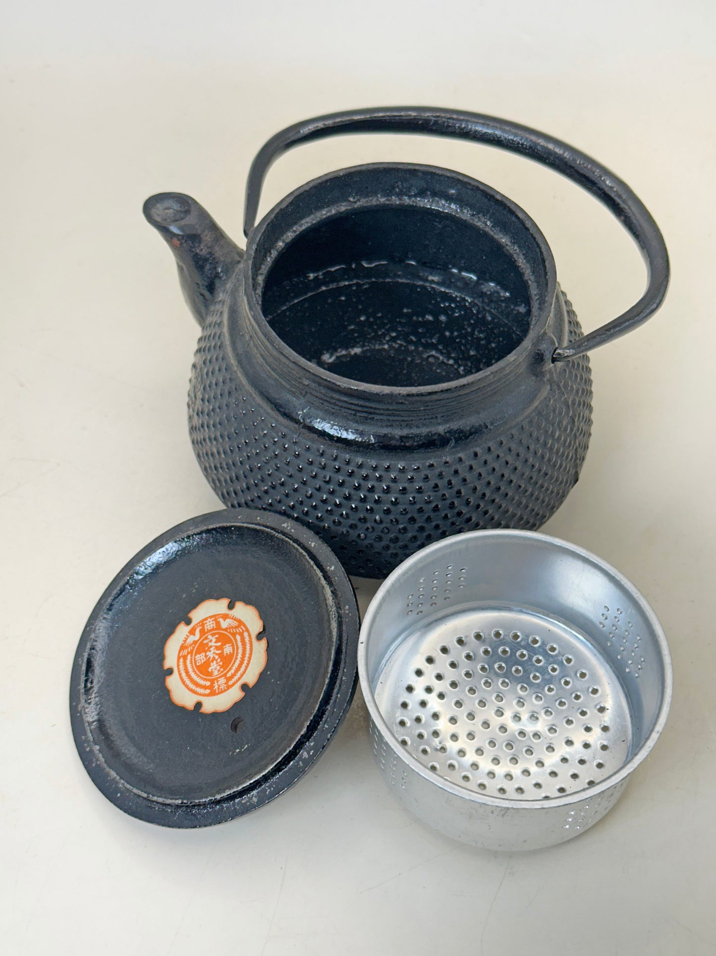 TC92 - Nanbu Tekki Cast Iron Teapot 南部鉄器