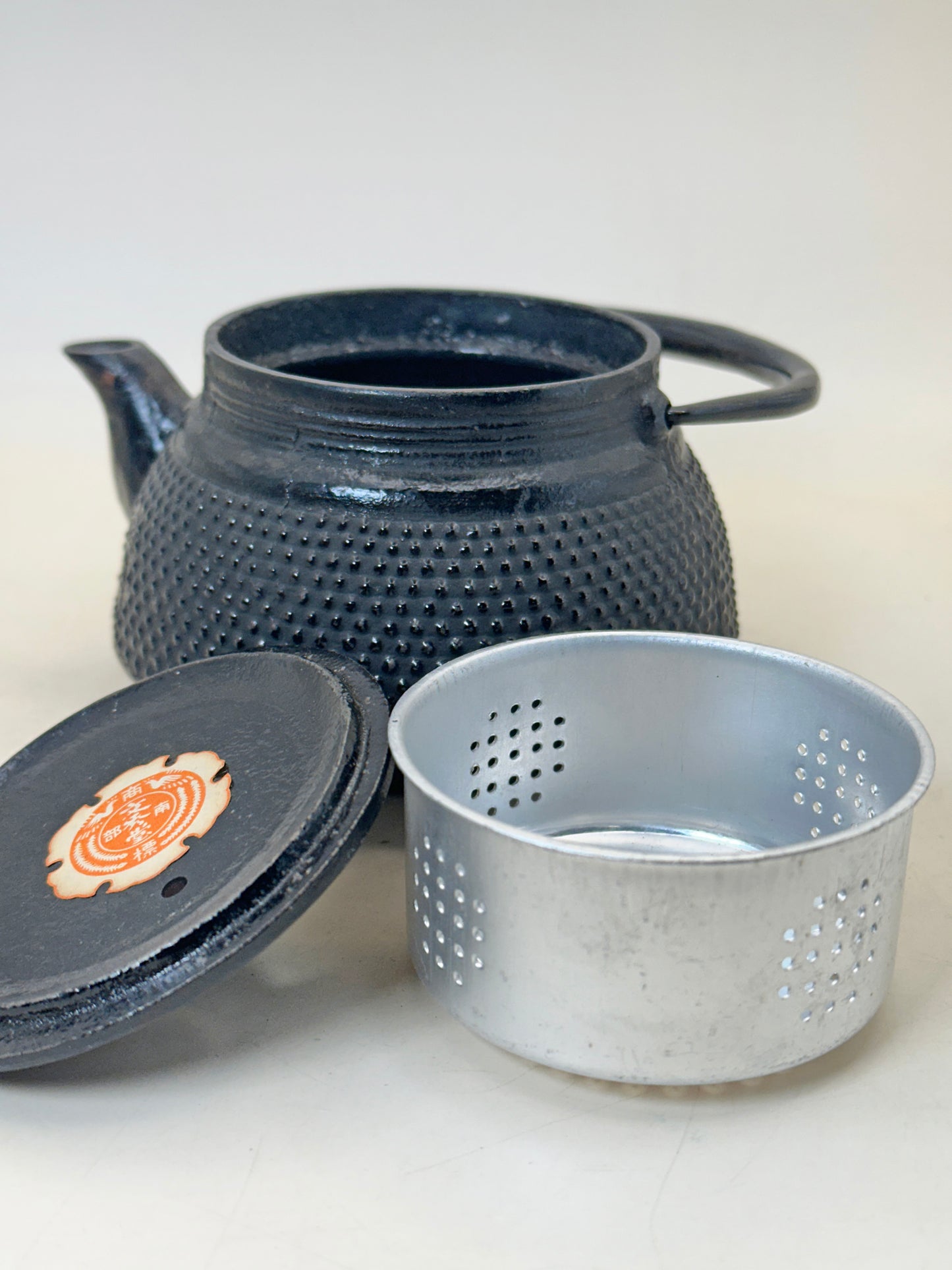 TC92 - Nanbu Tekki Cast Iron Teapot 南部鉄器