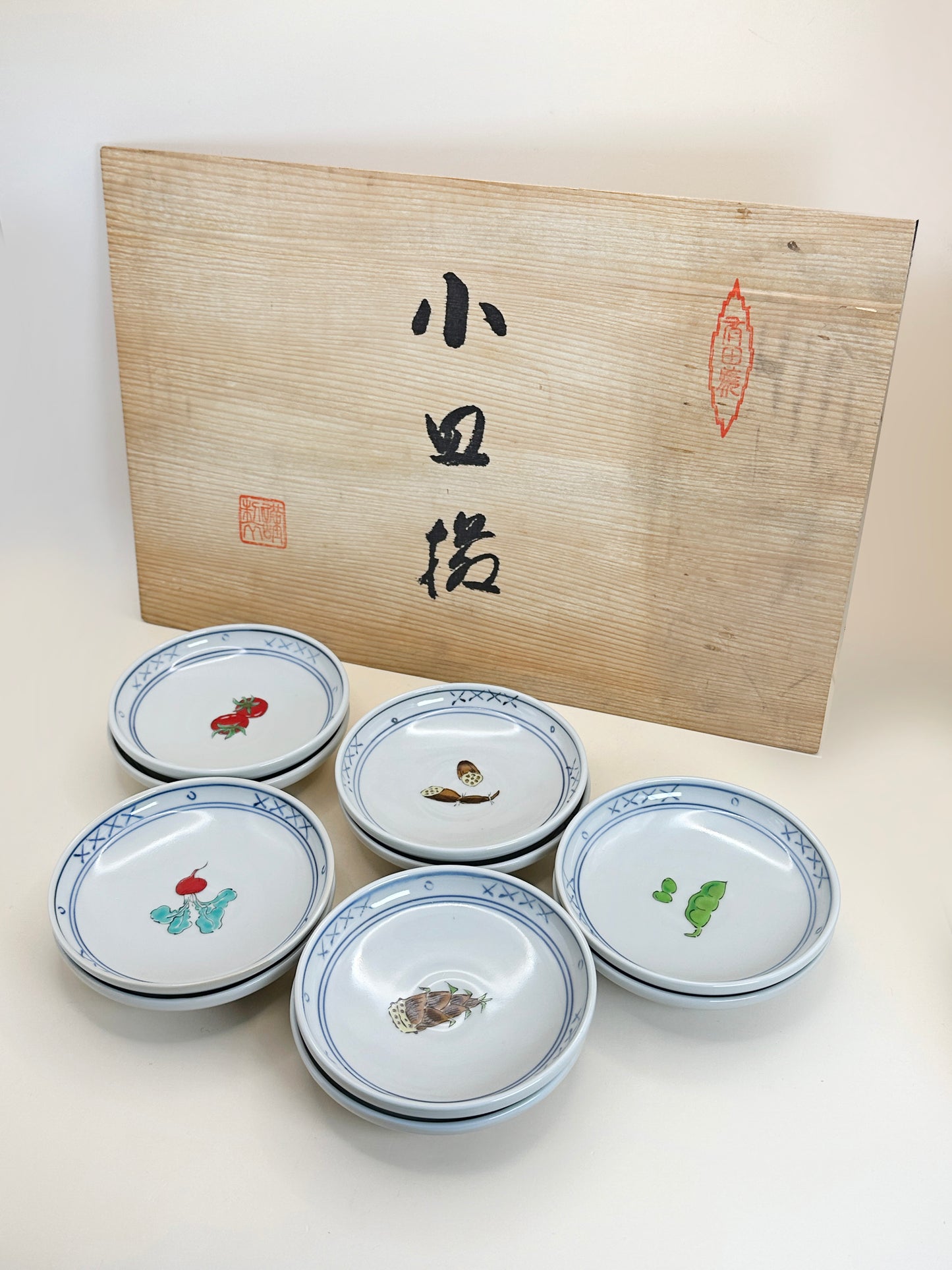 TB127 - Set of Arita Porcelain Plates 有田焼