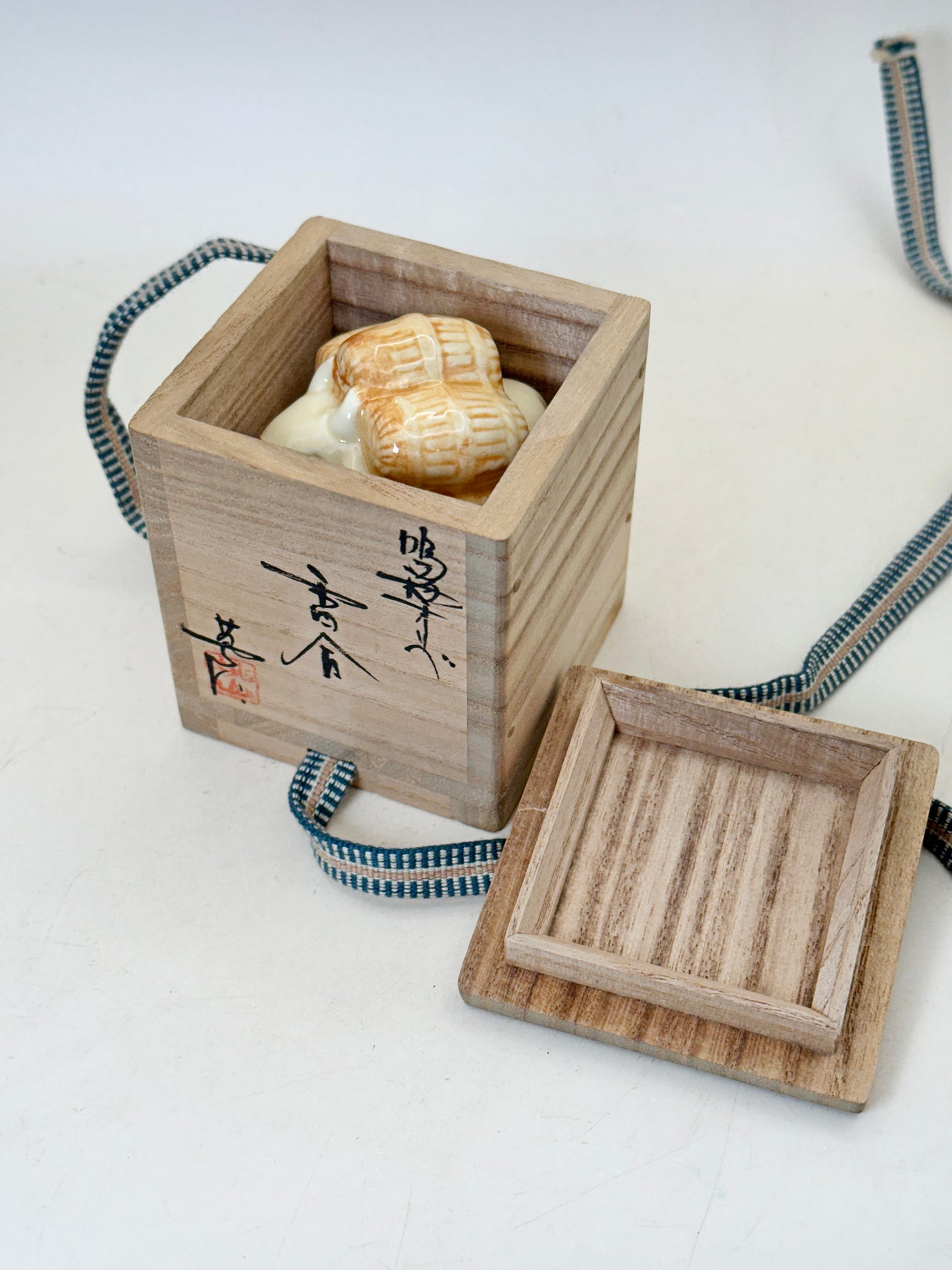 TB242 - Boîte Kyō-yaki kōgō 京焼 香盒