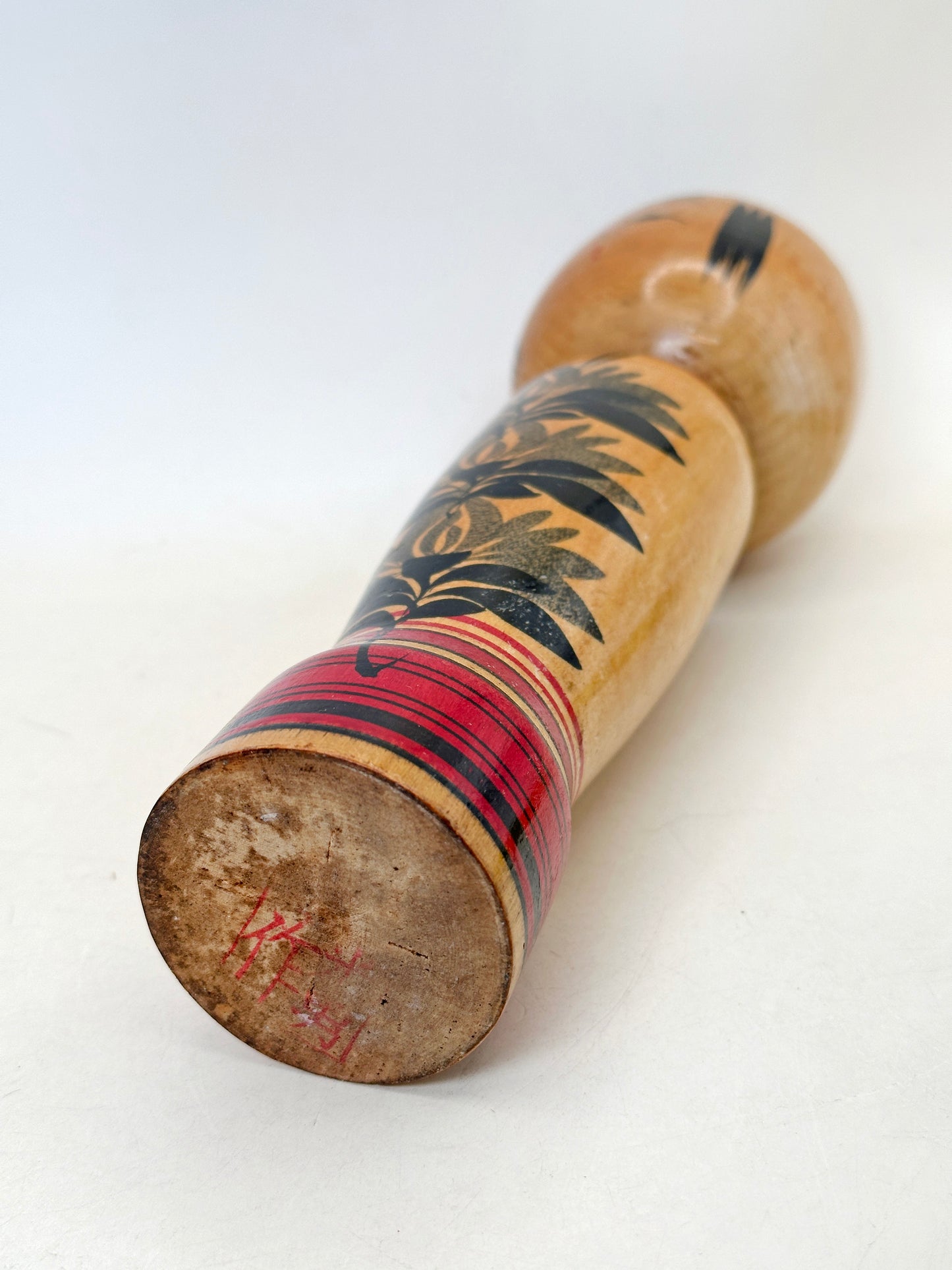 K25191 - Sosaku Shingata Kokeshi by Mitsuo 光男