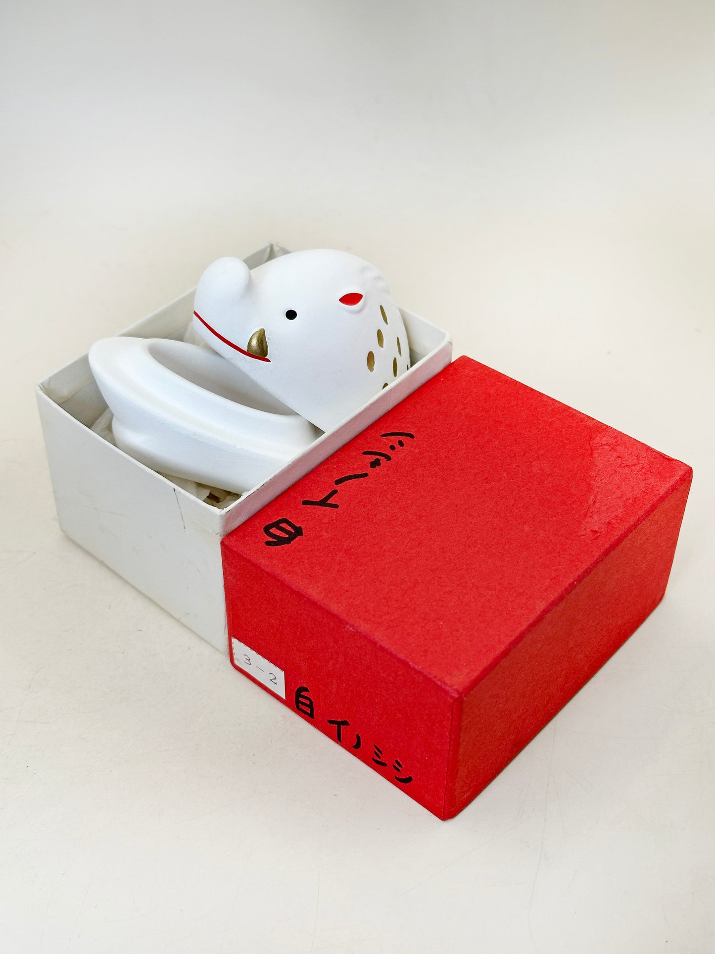 TB249 -  Kyōto Ningyō kōgō box 京陶人形