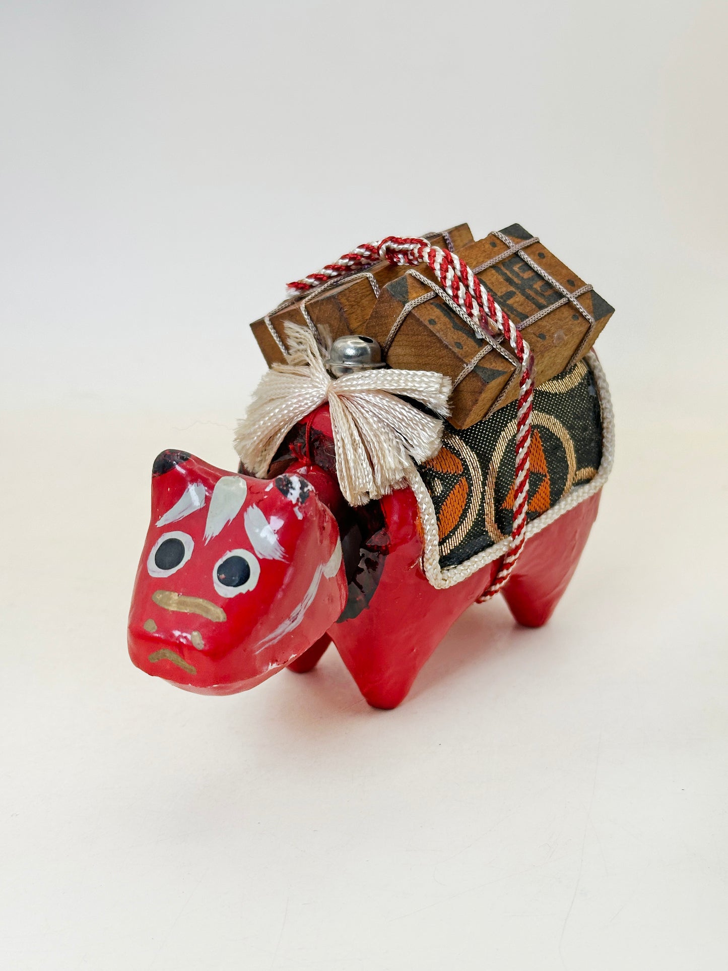 FT408 - Hariko Akabeko – Vache Rouge en Papier Mâché 赤べこ