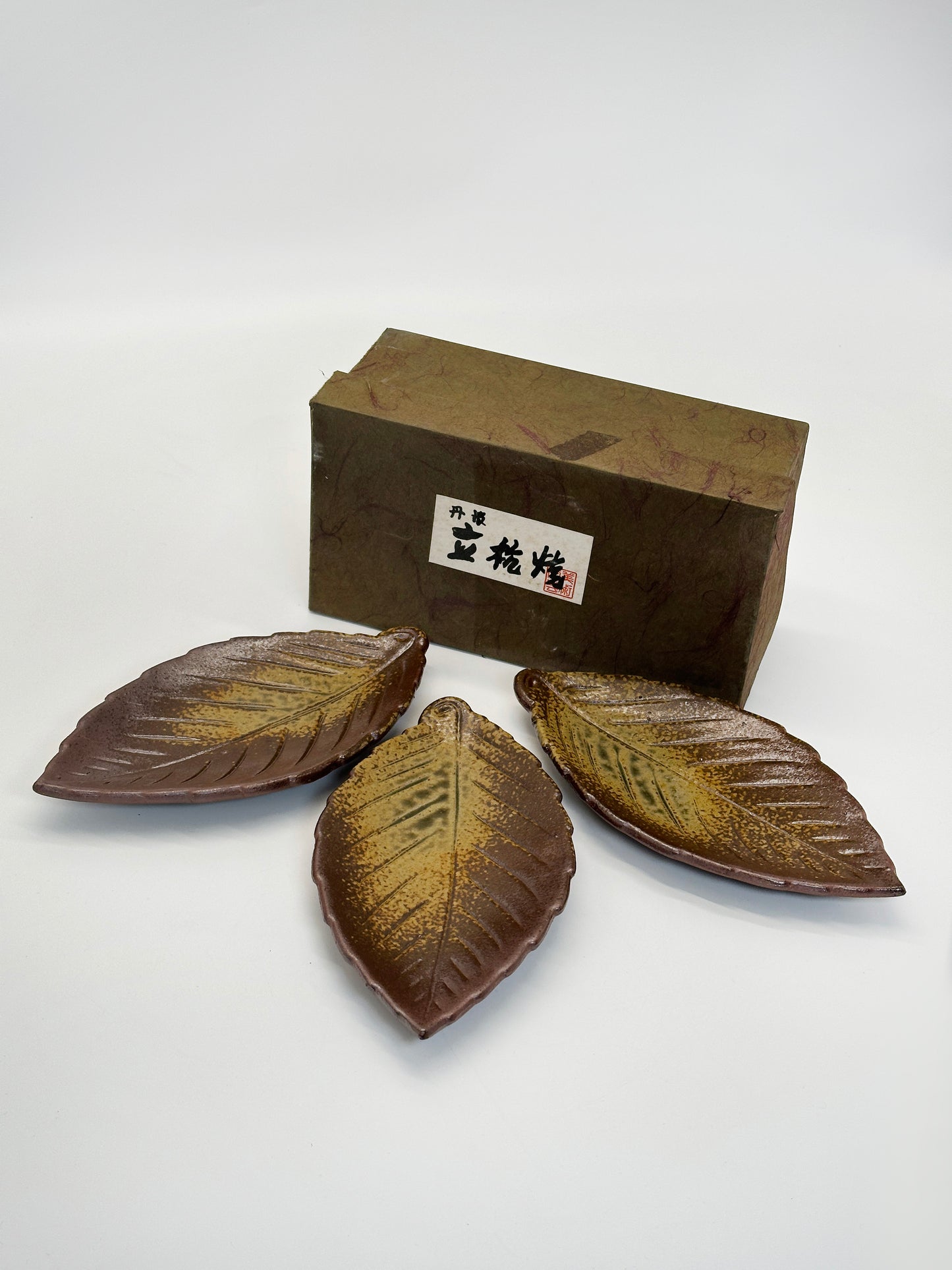 TB252 - Tanba-yaki Leaf Plates Set 丹波立杭焼