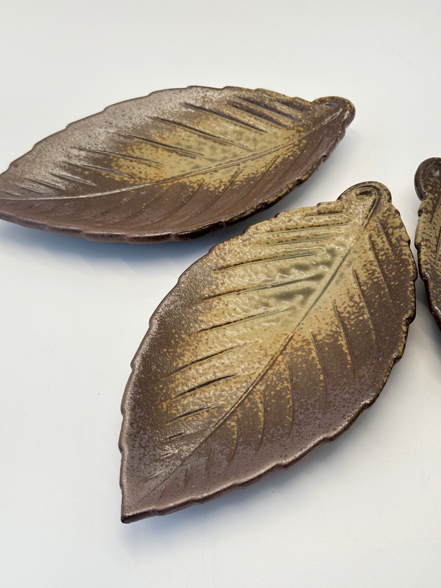 TB252 - Tanba-yaki Leaf Plates Set 丹波立杭焼