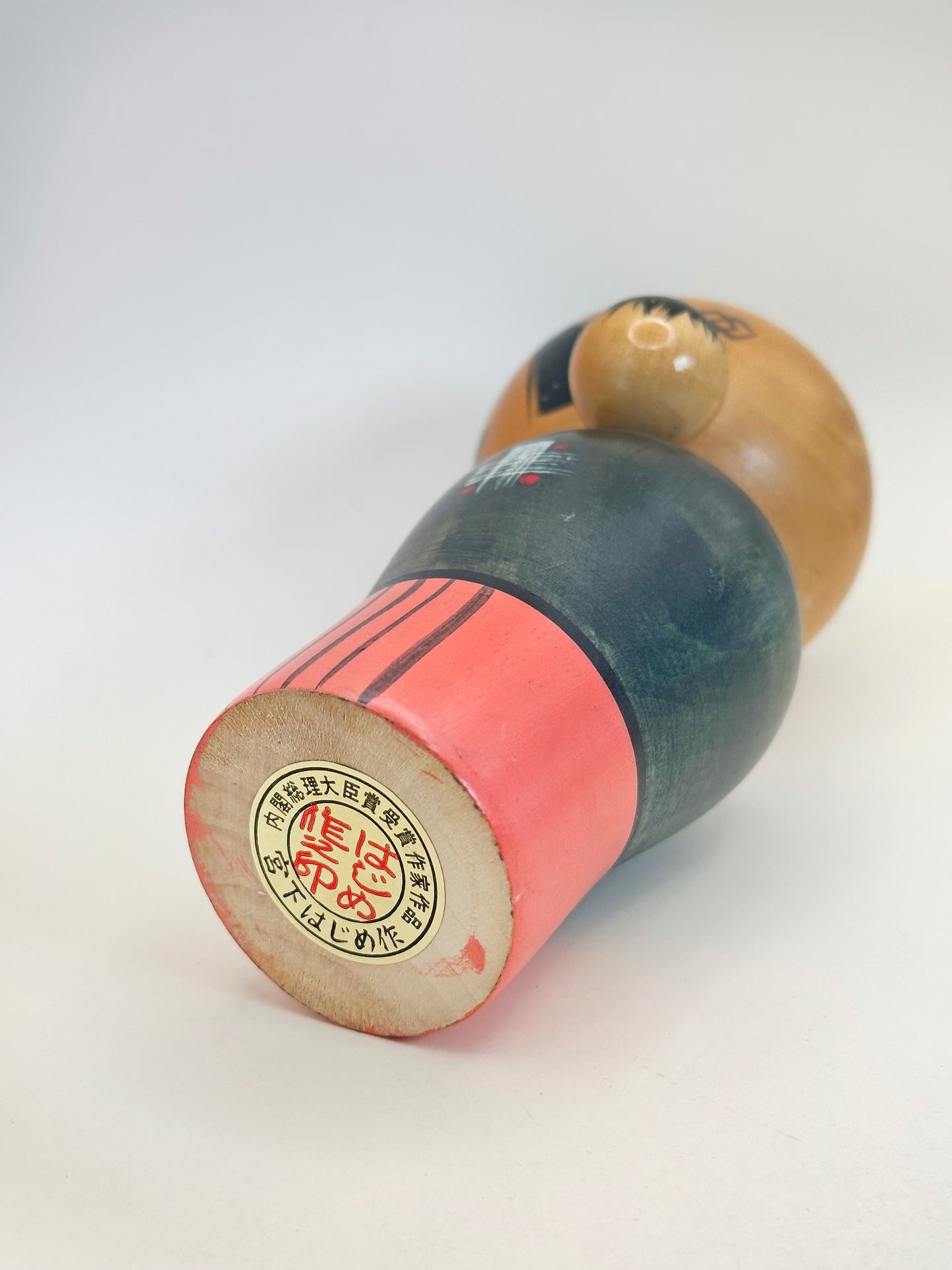 K18122 - Sosaku Kokeshi by Hajime Miyashita 宮下はじめ – “Oshin”