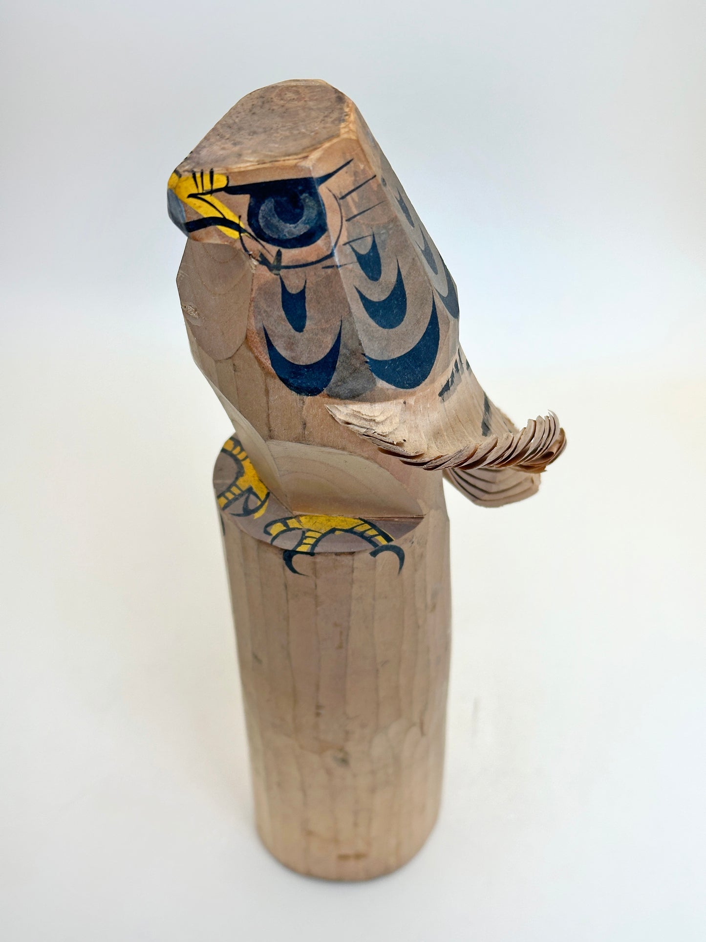 K25090 - Sasano Ittobori hawk wood carving 笹野一刀彫