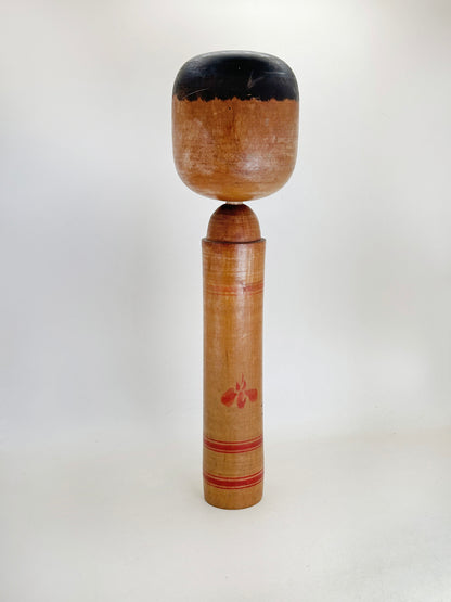K30036 - Kokeshi Hijiori par Ushizō Sato 佐藤丑蔵