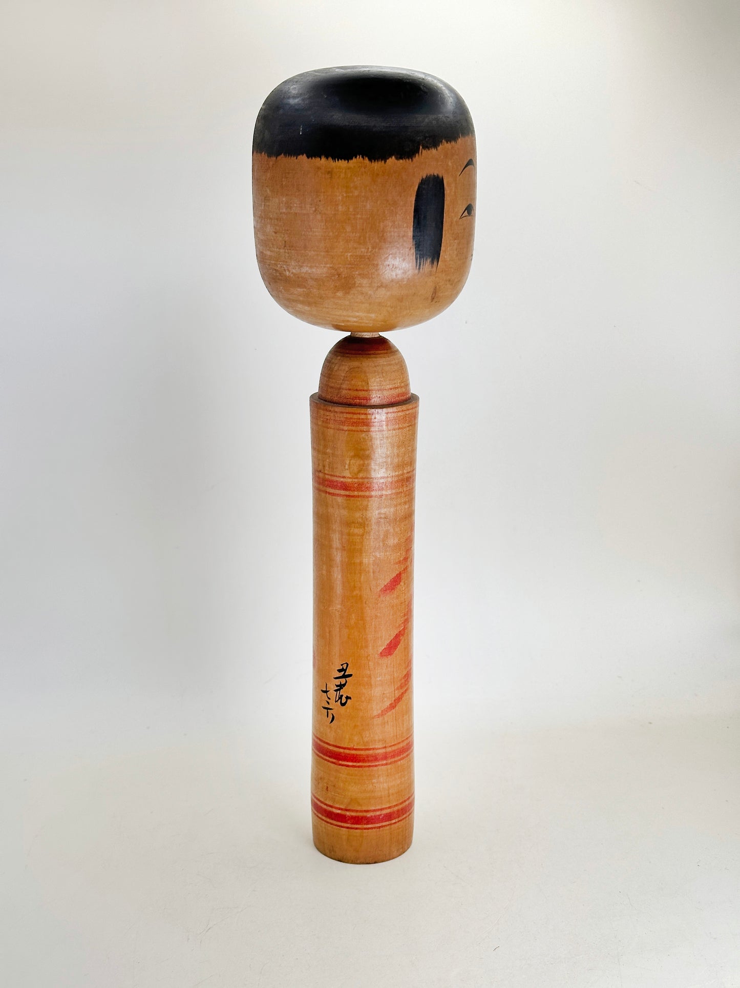 K30036 - Kokeshi Hijiori par Ushizō Sato 佐藤丑蔵