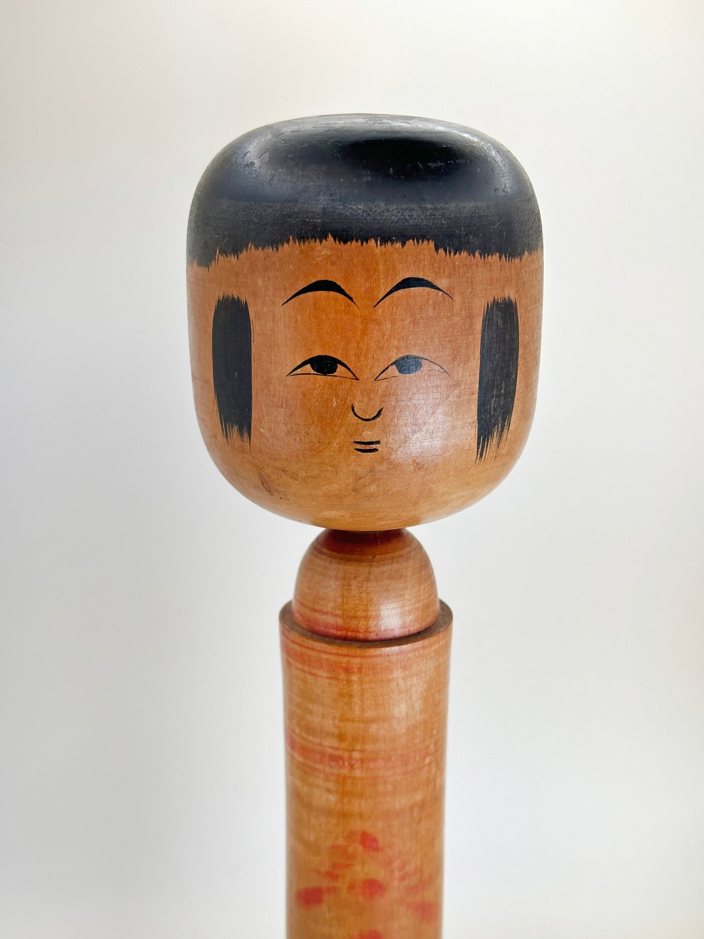 K30036 - Kokeshi Hijiori par Ushizō Sato 佐藤丑蔵