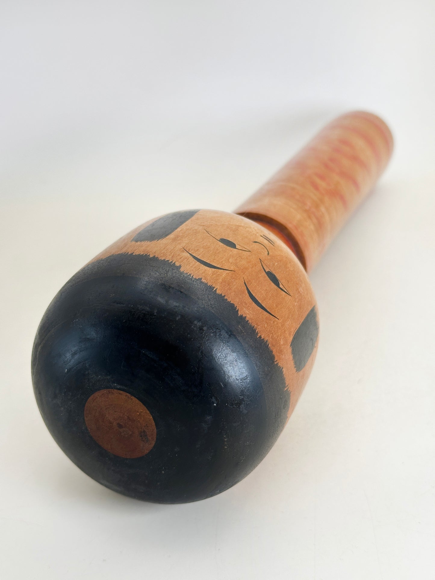 K30036 - Kokeshi Hijiori par Ushizō Sato 佐藤丑蔵