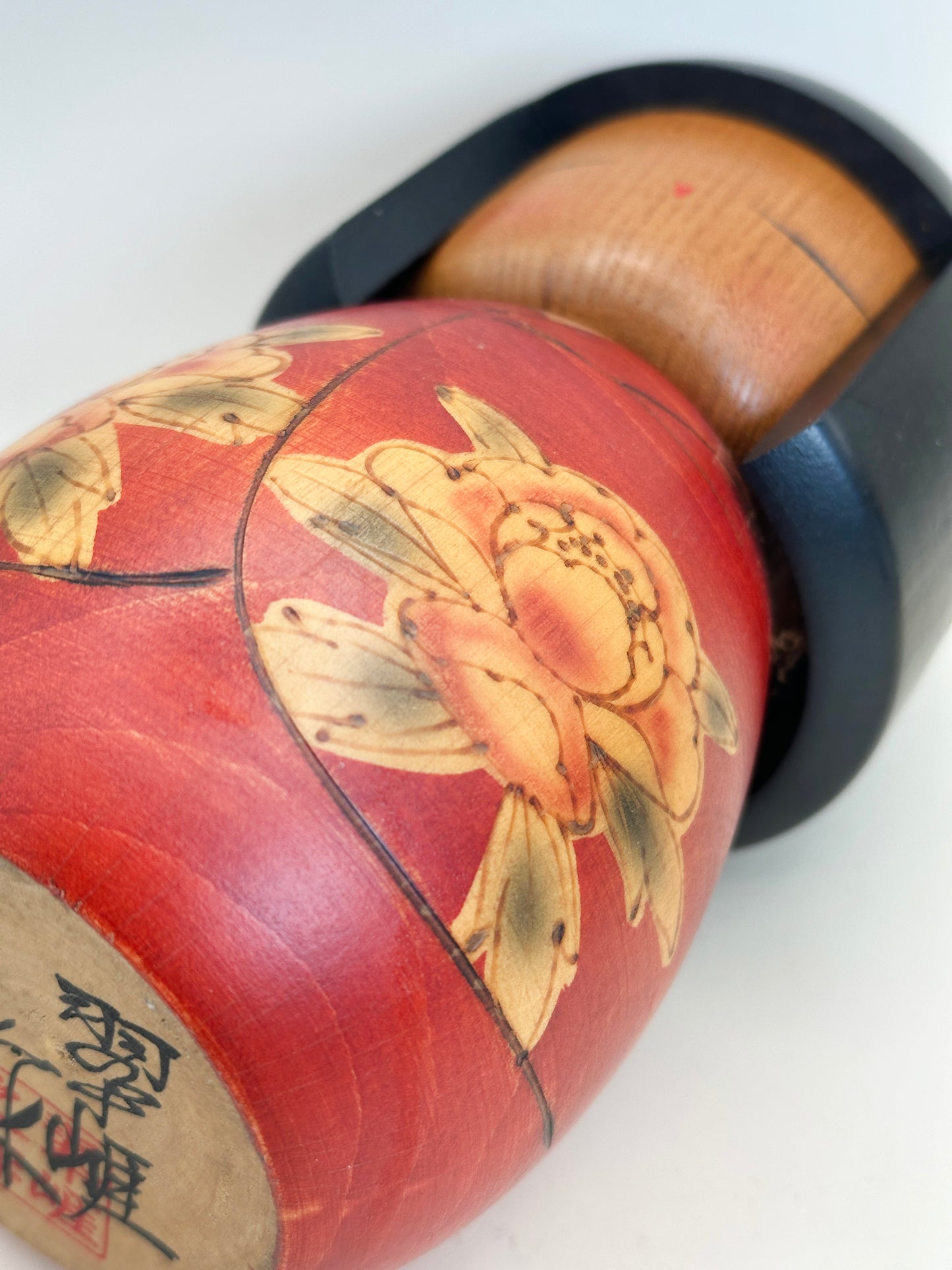 K20110 - Sosaku Kokeshi by Sato Suigai 佐藤翠涯