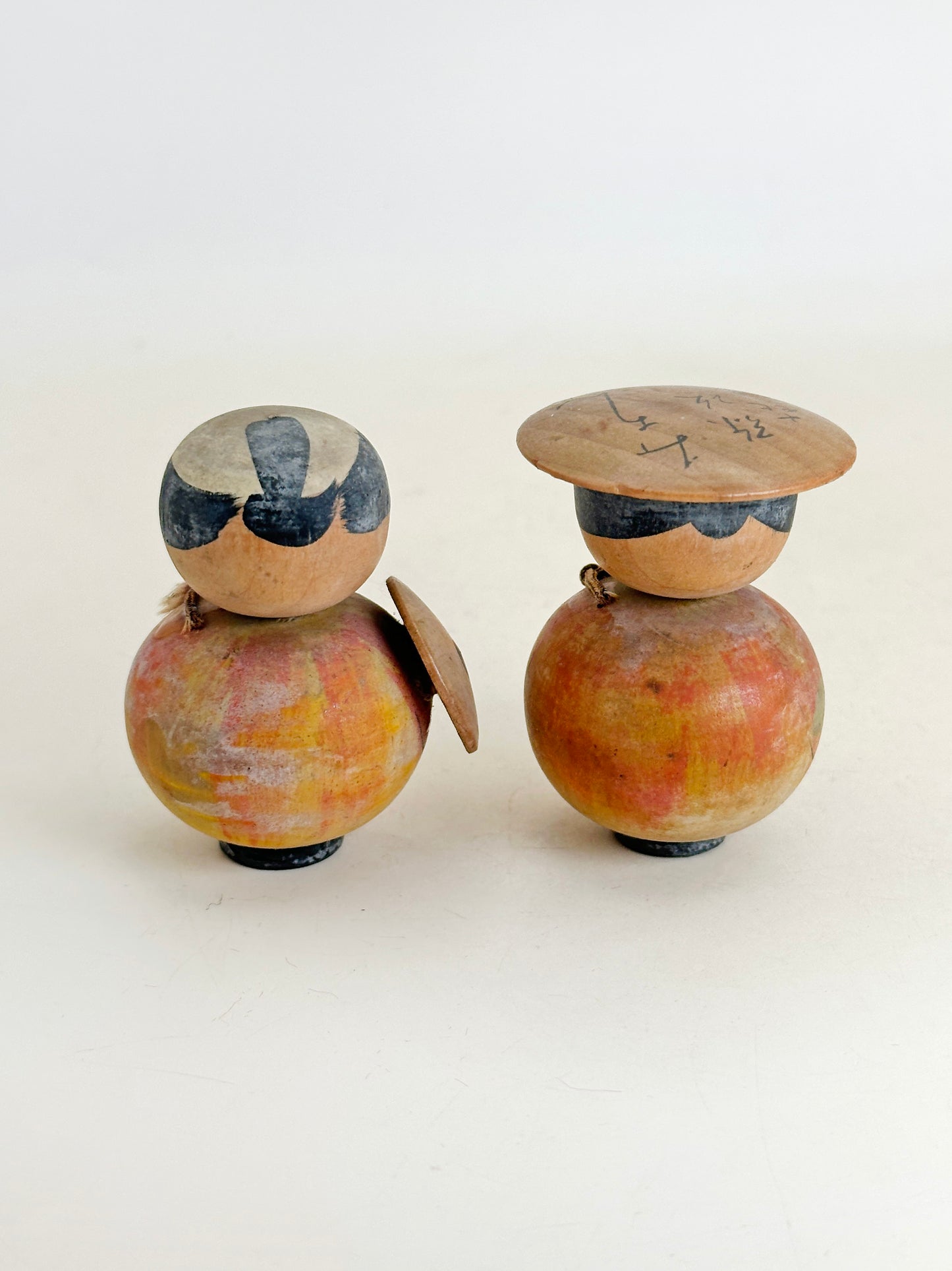 K05066 - Omiyage Kokeshi of Tōkaidōchū Hizakurige 東海道中膝栗毛