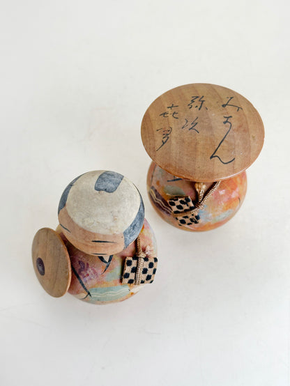 K05066 - Omiyage Kokeshi of Tōkaidōchū Hizakurige 東海道中膝栗毛