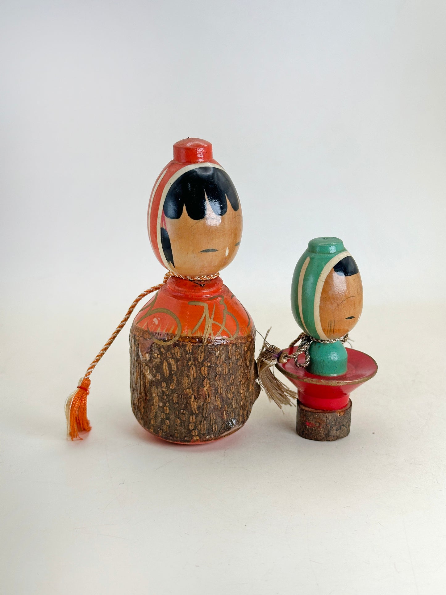 K10227 - Kokeshi de Fukutokkuri et Sakazuki 徳利 盃