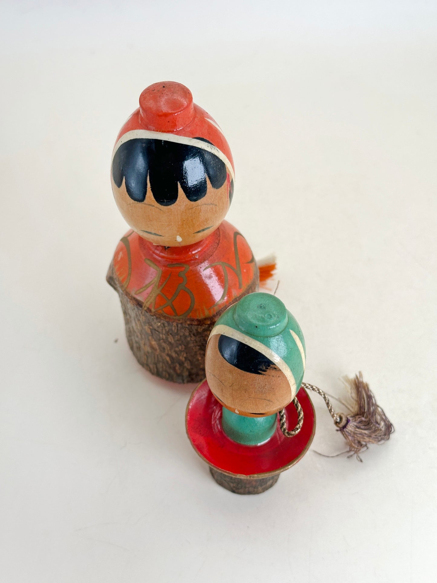 K10227 - Kokeshi de Fukutokkuri et Sakazuki 徳利 盃