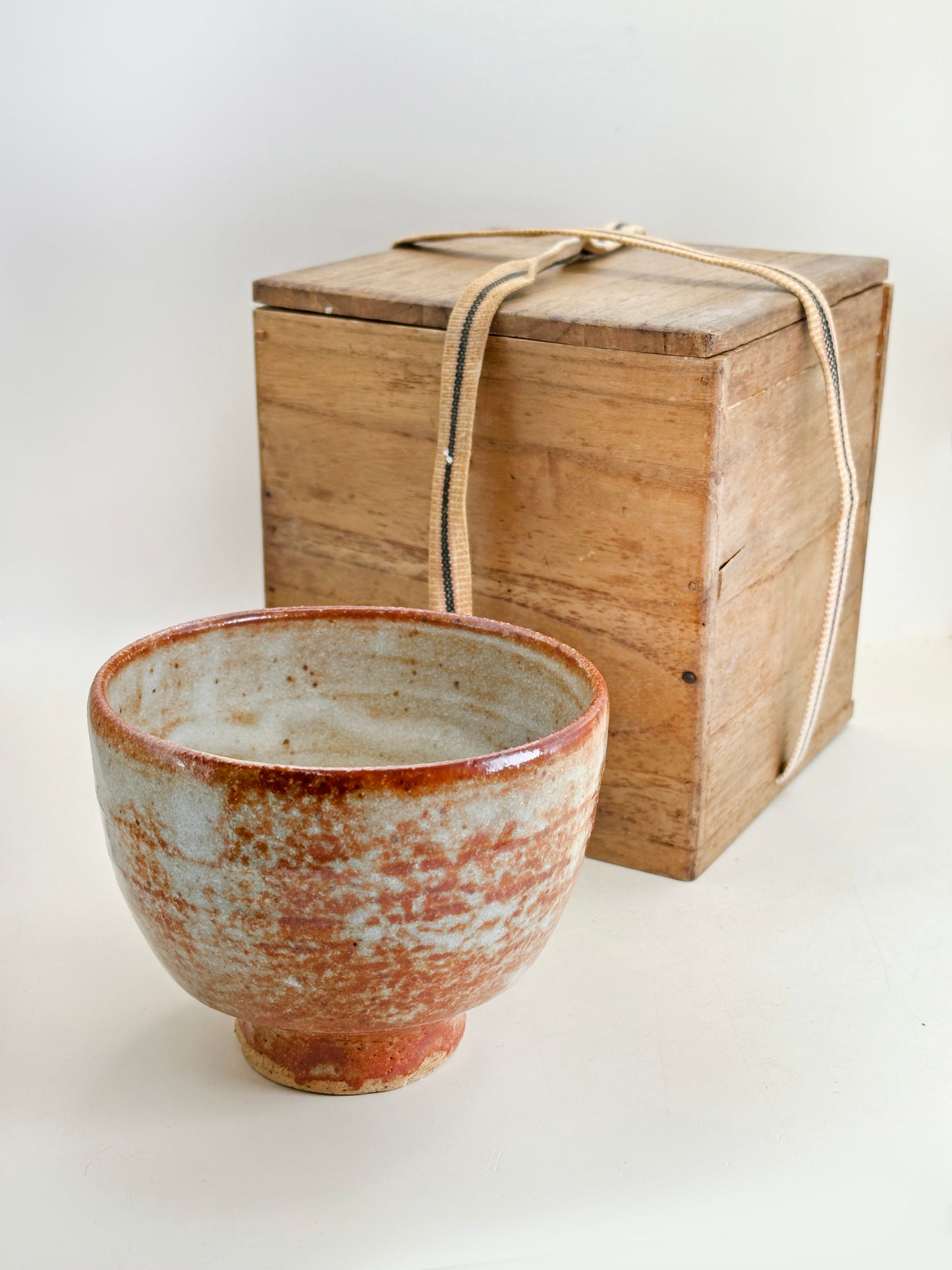 TC97 - Aka-Shino yaki Chawan Bowl 赤志野